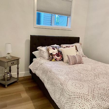 Adorable 1 Bedroom Suite- A Skip To Galloping Goose Виктория Екстериор снимка