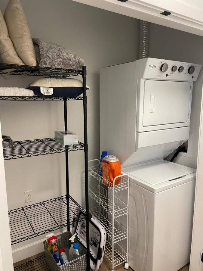 Adorable 1 Bedroom Suite- A Skip To Galloping Goose Виктория Екстериор снимка