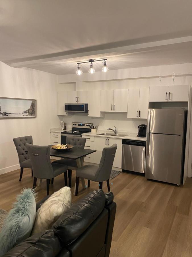Adorable 1 Bedroom Suite- A Skip To Galloping Goose Виктория Екстериор снимка