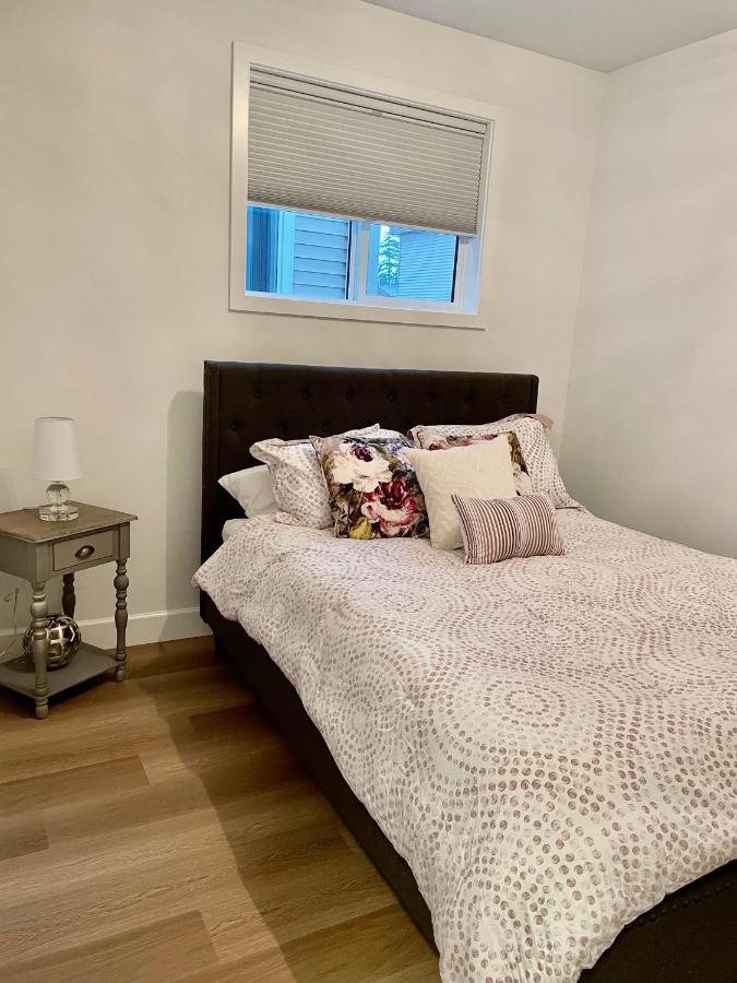 Adorable 1 Bedroom Suite- A Skip To Galloping Goose Виктория Екстериор снимка